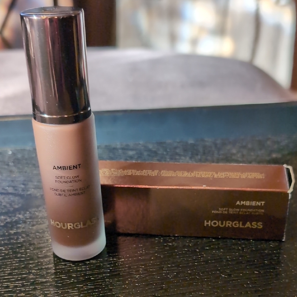 Hourglass Ambient Soft Glow Foundation- 17